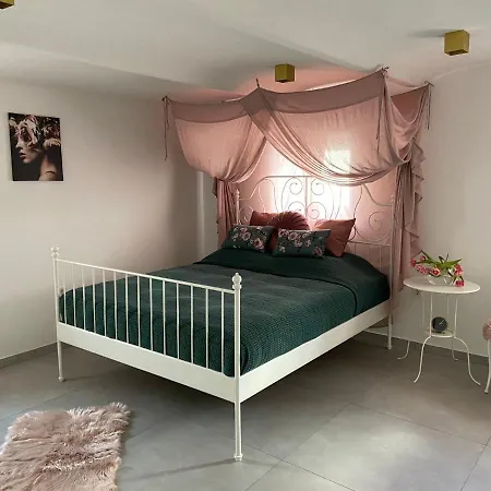 Luxus Ferienwohnung Mit Whirlpool *