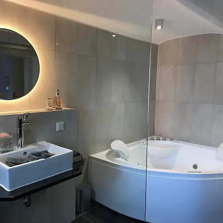 Luxus Ferienwohnung Mit Whirlpool Apartment *
